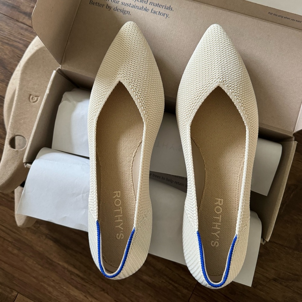 Brand new Rothy’s The Point II flats, Size 7, Color White Sand